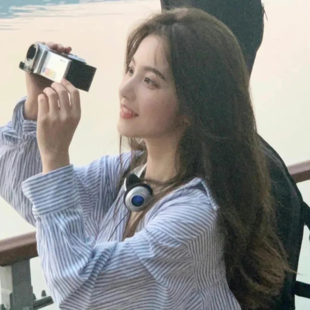 鉴宝神手,我靠赌石咸鱼翻身